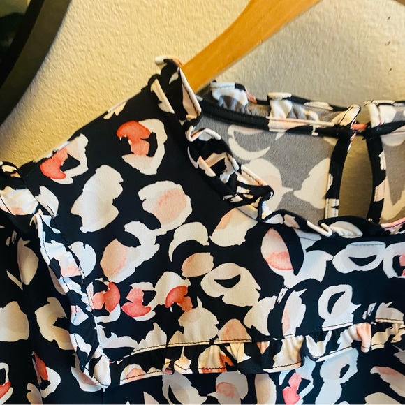 Karl Lagerfeld Womens Short Sleeve Floral Blouse Size Small - Picture 3 of 5